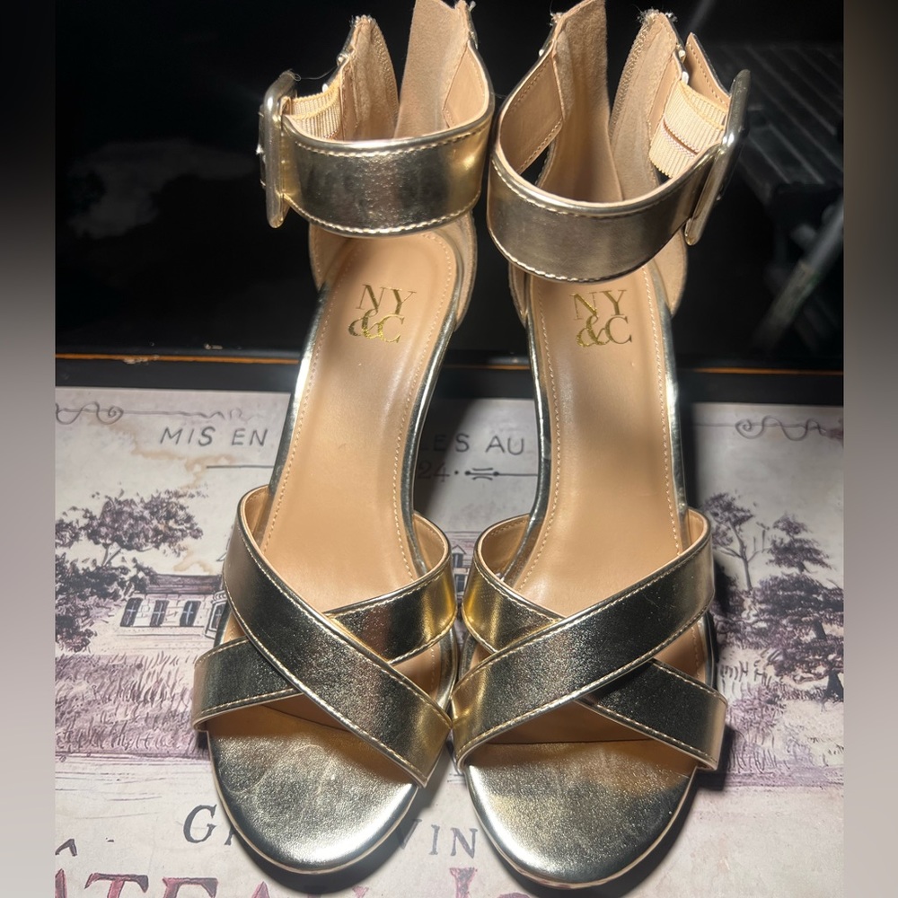 Gold wedges